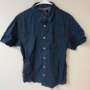 Banana Republic Men's Dark Blue Patterned Button Down Shirt
